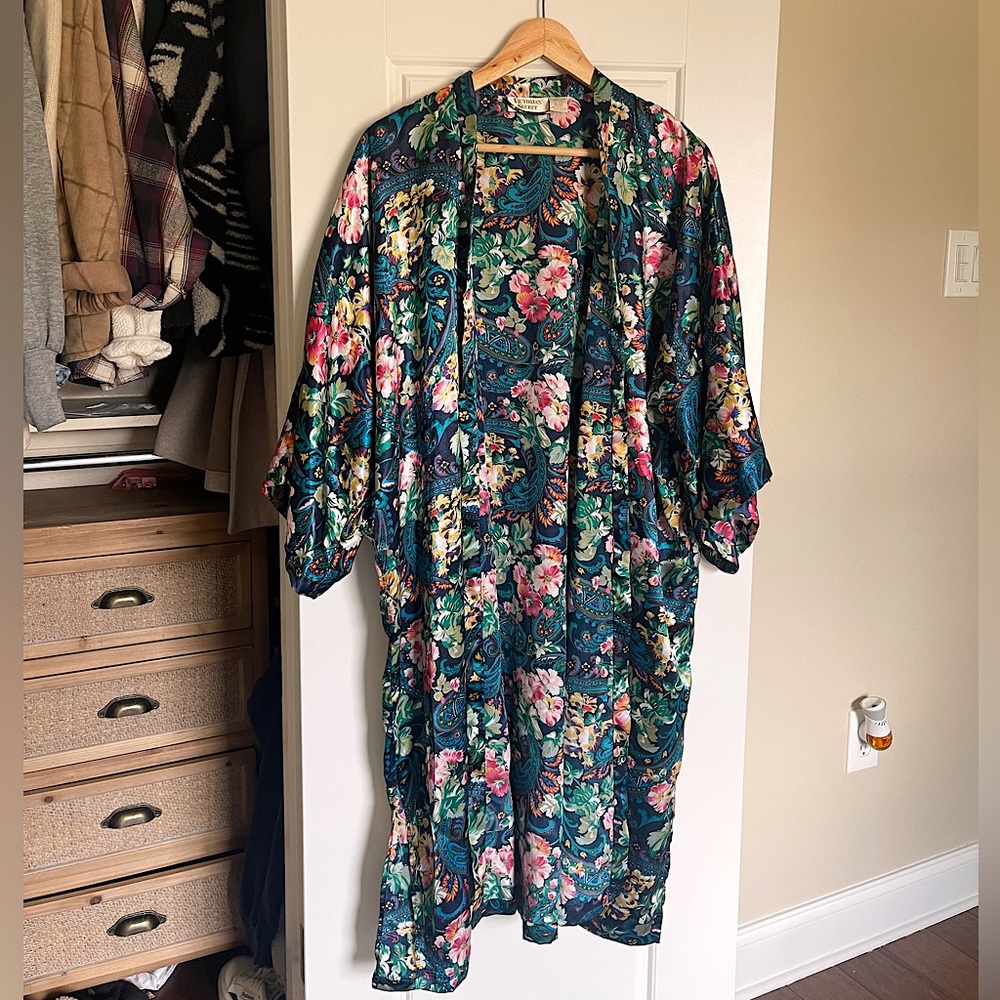 Vintage Victoria’s Secret Gold Label floral robe, one size